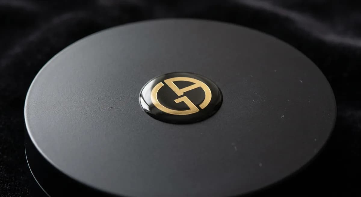 Cosmetics and beauty dome label application 1